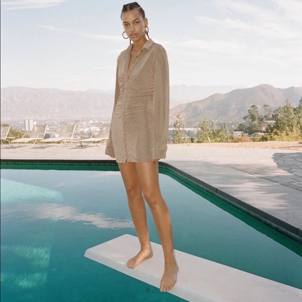 With Jéan Andy dress in latte size small only worn once!!